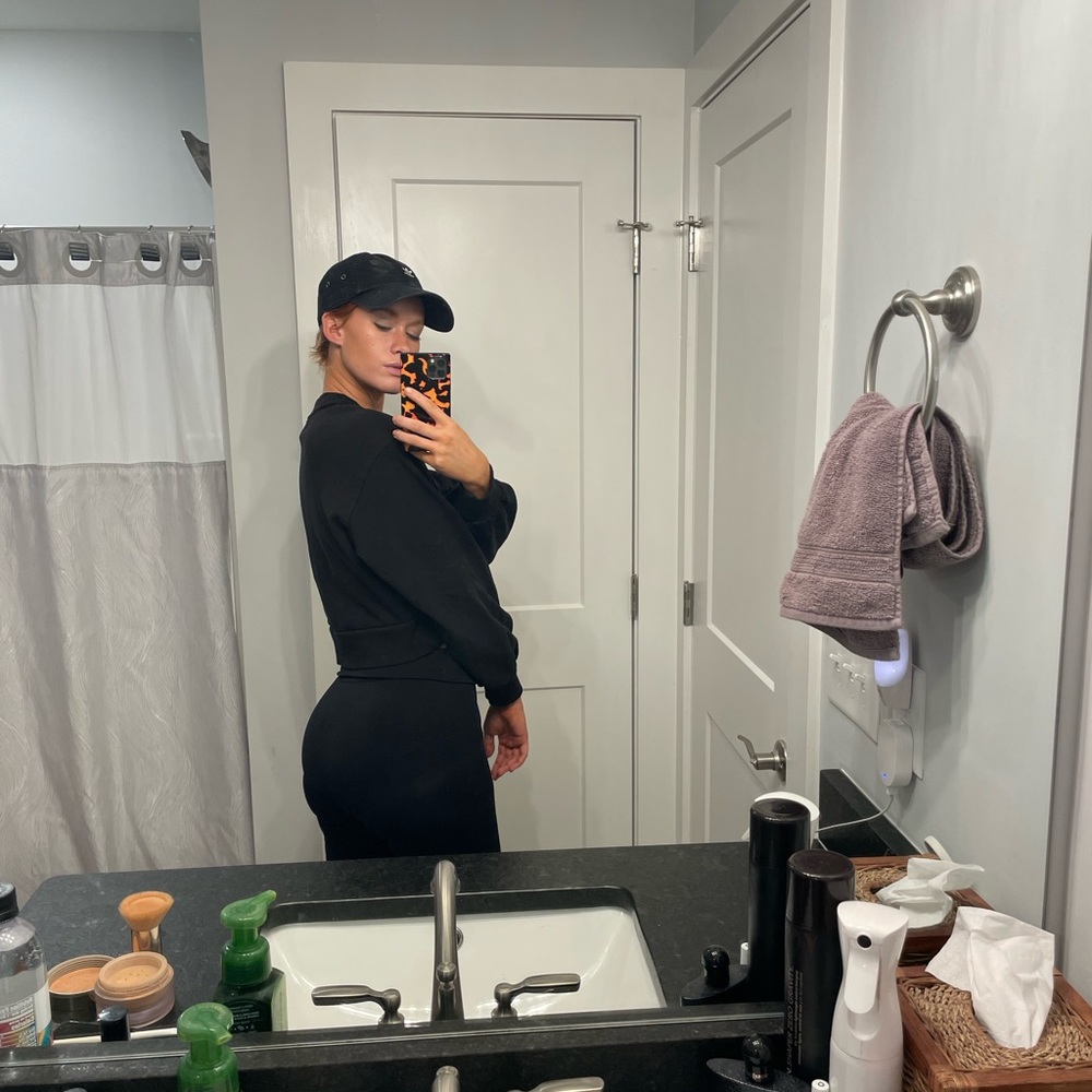 EUC Puma Black Crop Sweatshirt - Picture 10 of 11